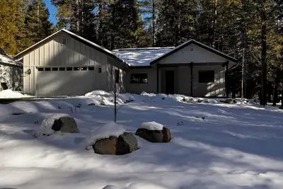 Image de Adventure-Ready Lake Almanor West Cabin