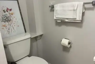 Image de Gorgeous loft style apartment in welcoming neighborhood near Oakland Zoo