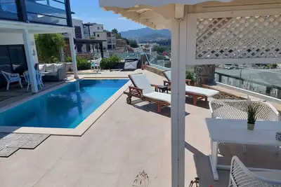 Image de Panoramic view - modern apartment with large private pool area, beach 1km