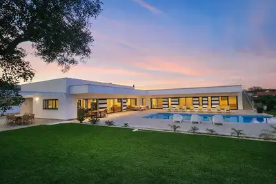 BlueHorizon Luxury Villa