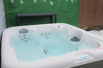 Pittsburgh’s Newest Jacuzzi & Fire Pit Urban Lodge