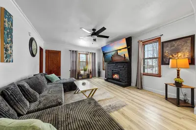 Image de 5 bedroom 2 bath house close to Shattuck St Mary's