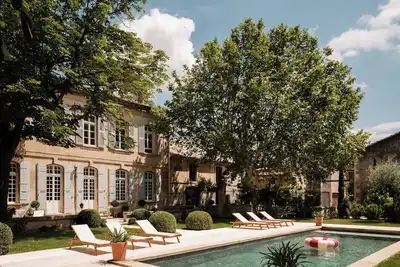 Image de Bastide avec Jardin et Piscine à 10 minutes de Saint Rémy de Provence
