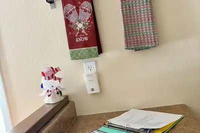 Image de Cozy 2 bedroom condo with Mountain View  in perfect Fraser location