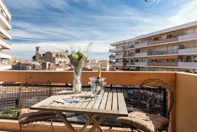 Image de 3-bedroom apartment in awesome Cannes with cool Ac breeze