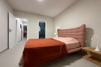 Image de Your Perfect Seaside Escape in Saronida, just a 3‑minute walk from the beach.