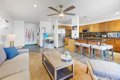 Image de Last Minute Special! ! ! ! ! ! 2 Bedroom Steps To Beach! Pool & Hot Tub!