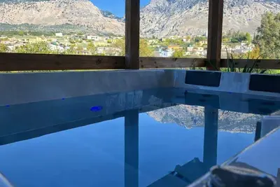 Image de Zaros Traditional House - Private Hot Tub Retreat