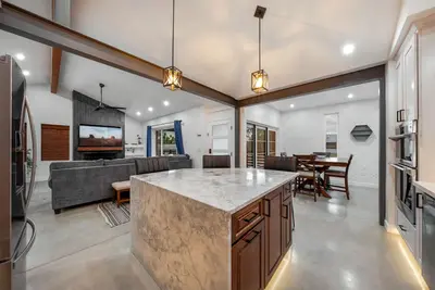 Image de Sam Hughes / Outdoor Living / Grill / 3 Br 2 Ba