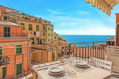 Image de Bienvenue chez RioDream, le choix idéal au cœur de Riomaggiore! RioDream vous permettra d'explorer facilement les merveilles du village et les autres perles des Cinque Terre. Le balcon avec vue sur la mer vous offrira des moments de pure détente et de