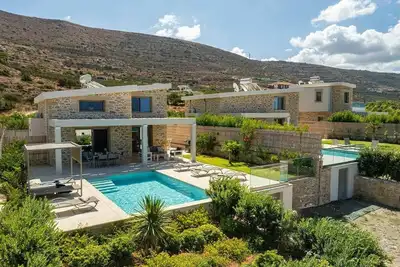 Seafront Villa Persi with Pool and Breakfast