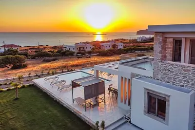 Image de Seafront Villa Thoe, Pool, View & Free Breakfast