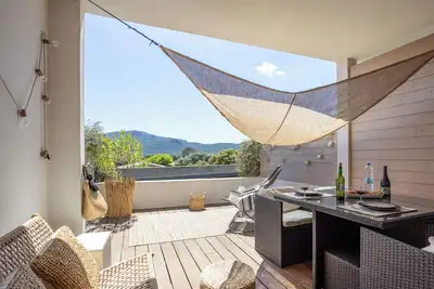 Image de Joli T2 dans résidence avec piscine à 5min du port