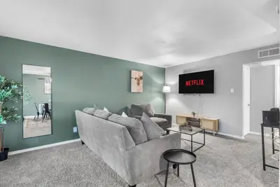 Image de 3 Min Walk to At&T | 1br | Parking + Pets + Gym