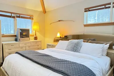 Image de Dacha Bear Chalet- Fireplace, Sauna, Hot Tub, Pool