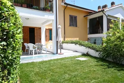 Image de N305 – Numana, comfortable three-room apartment with garden