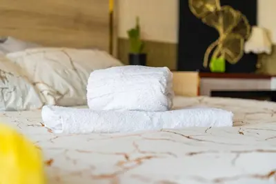 Image de 5. Cappuccino Candy Suite at VillaromAfrica Staycations