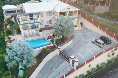 Image de Cozy 2-Bedroom with Private Patio, Pool Access & Full Kitchen