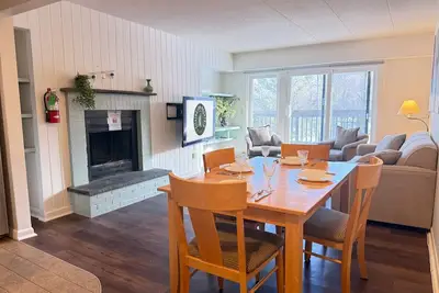 Image de BreezelyBruin- Shuttle on shuttle off pool Hot tub