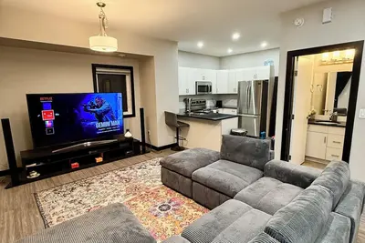 2 bedroom luxury suite close to everything.