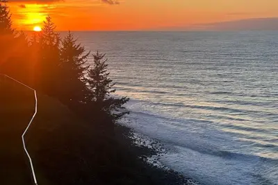 Oceanfront Seaside Cliffs Retreat at Surfer's Cove