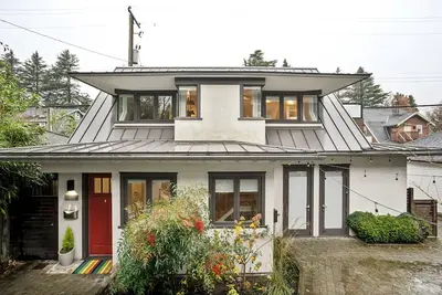 Image de Kitsilano Laneway Home – Family & Group Friendly
