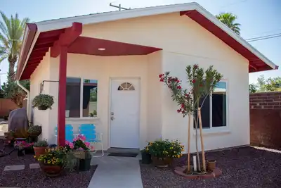 Image de 2-bedroom independant cottage in mid-Tucson, near Rincon Hs, Tmc and St. Josephs