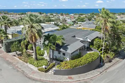 Beautiful Oceanview Home, Steps from Mambo Beach