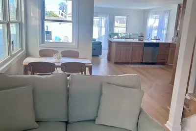 Image de Newly Renovated 3 Bedrooms, 4 Beds + Bonus Room in Belmar