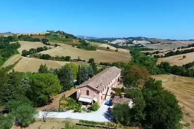 Image de Comfortable and spacious apartment on small estate, central in Le Marche.