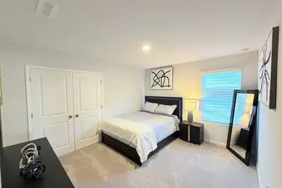 Image de 3 Beautiful Extra Large Rooms Entire 2nd Floor Available Lithonia