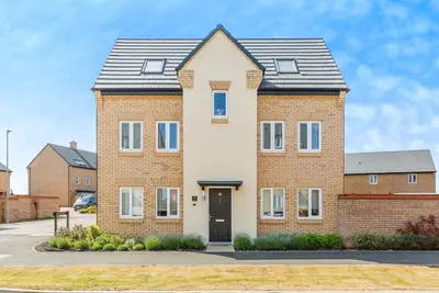 Image de 4br Home - 2 Parkings • Fibre Wi-Fi • Workstation