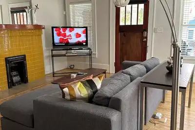 Image de Authentic Brick Bungalow Walk to Midtown, Atlantic Station