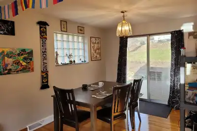 Image de 3-Bedroom Ranch with a finished basement in scenic Pittsburgh neighborhood!