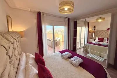 Image de Penthouse-Center-Beach-terrace-pool-garage-air-conditioning-gym-sauna-wifi