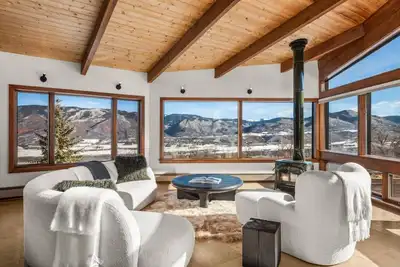 Image de 4-Bedroom Private Mountain Retreat