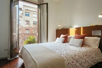 Image de Sunny And New Apartment! Next To The Sagrada Familia. 3 Balconies Outside.