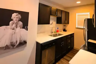 Image de Reagan 206: 2-bedroom apartment in  Dallas neighborhood