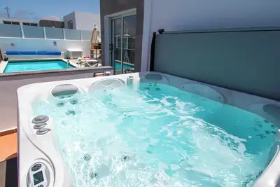 Image de 3 Bedroom Villa with Hot Tub Close to Marina Rubicon