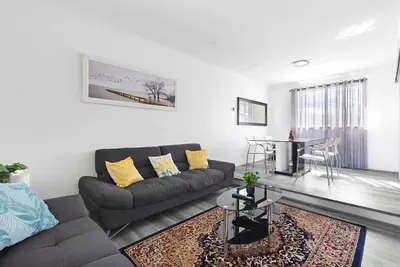 Image de Modern 3br Home • Free parking• Patio• Workspace