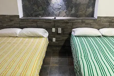 Image de Very comfortable suite with 2 dbl beds, terrace and Ac. Only 2 blocks from beach