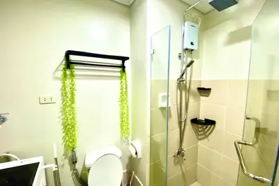 Image de Beautiful 2-bedroom condo with Ac in vibrant Parañaque