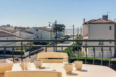 Image de Bel appartement à Saint-Georges-de-Didon avec vue sur la mer.