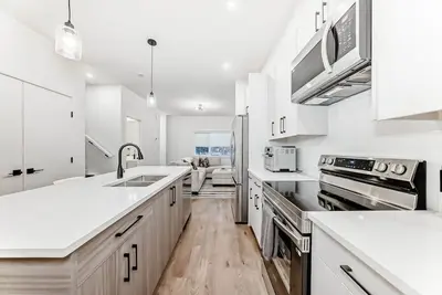 Image de Modern 3br Townhome | Free Parking | Quartz Kitchen | Family-Friendly