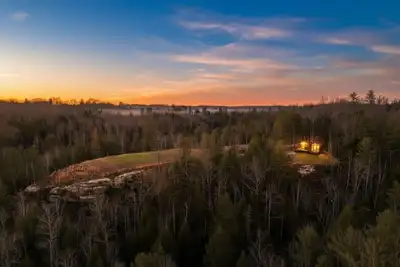 Image de Honeymoon View: Modern Luxe, Hot Tub & King Bed