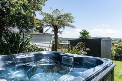 Image de Kotare Cottage • Spa Pool • Walk to Town