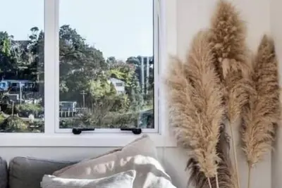 Image de Sunshine Rise Upstairs Unit • Waterfront Retreat