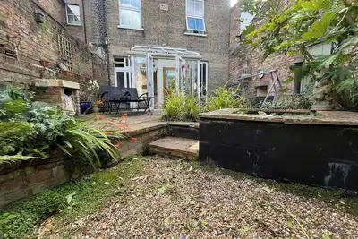 Image de Central 3 Br Home with Private Courtyard