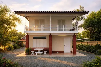 Image de Entire Vintage Beach House in Mueang Prachuap Khiri Khan
