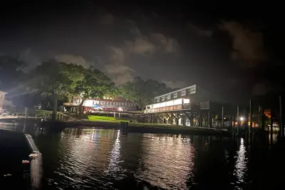 Image de Legend Oaks Room 1 over the water